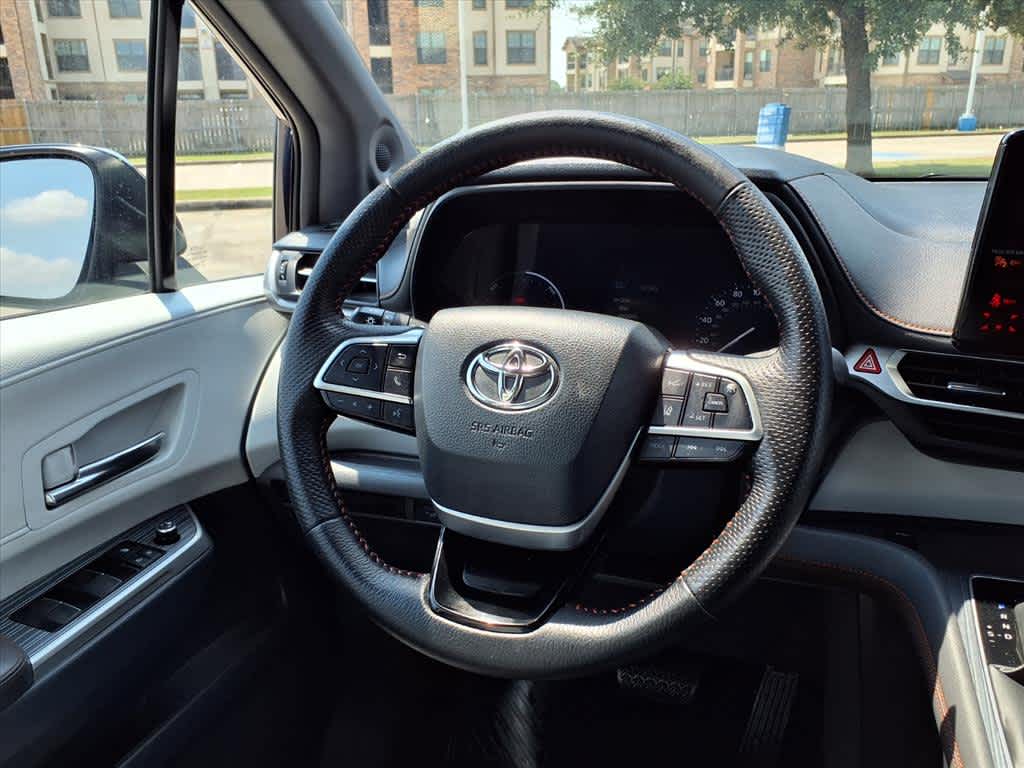 Thumbnail: 2021 Toyota Sienna - 15