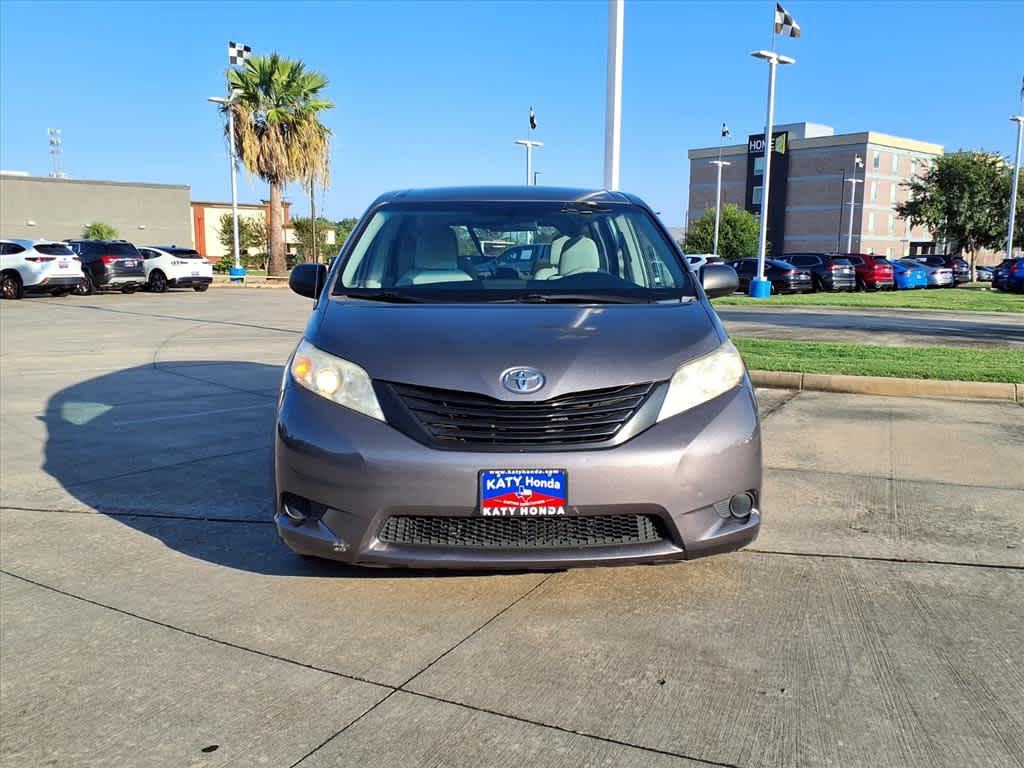 Thumbnail: 2013 Toyota Sienna - 6