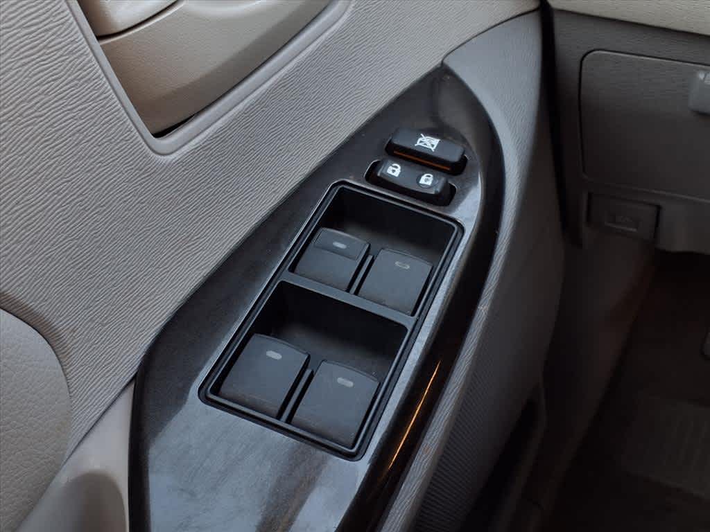 Thumbnail: 2013 Toyota Sienna - 25