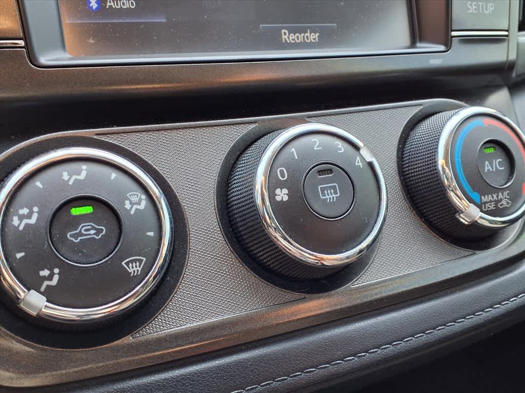 Thumbnail: 2014 Toyota RAV4 - 21
