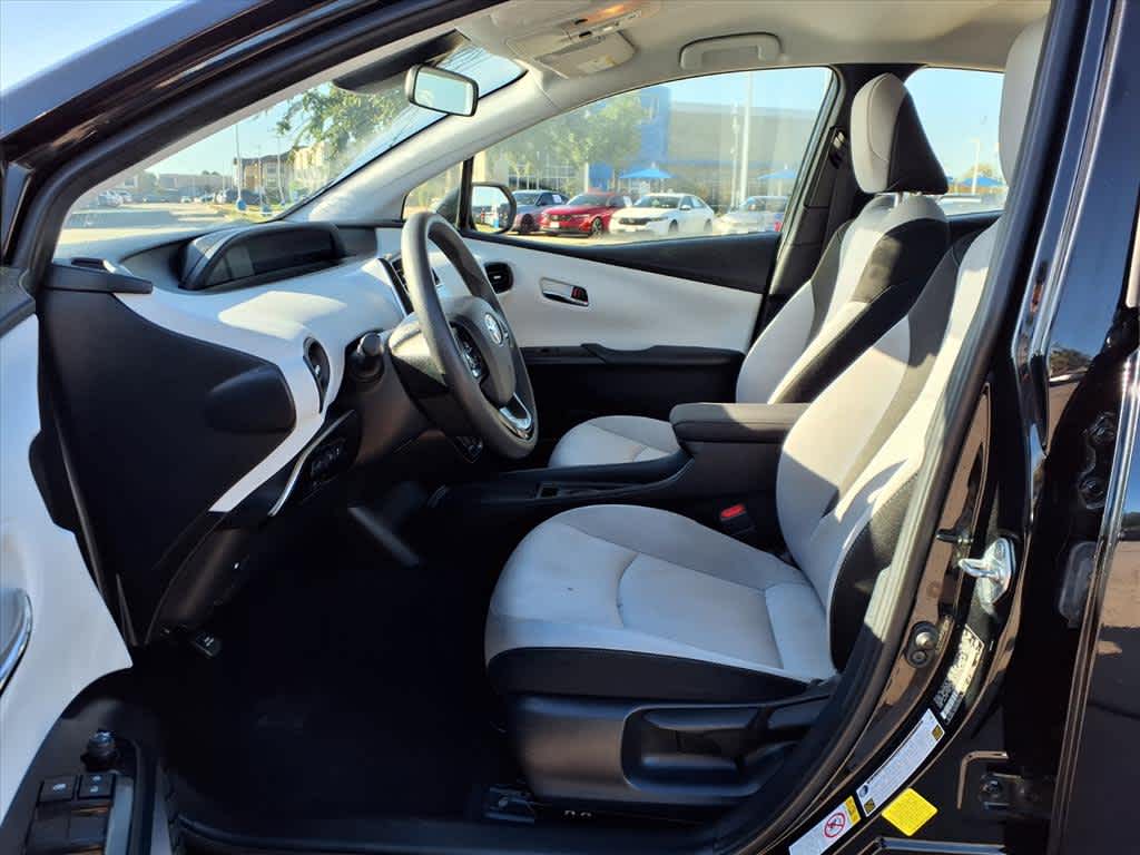 Thumbnail: 2022 Toyota Prius - 11