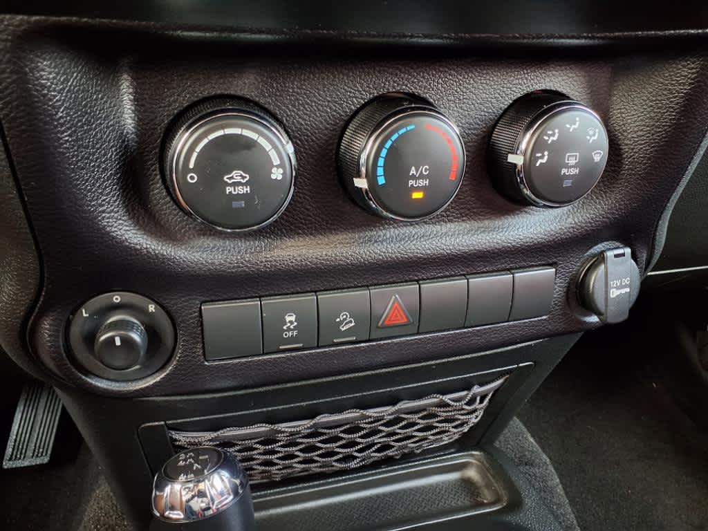 Thumbnail: 2018 Jeep Wrangler - 23
