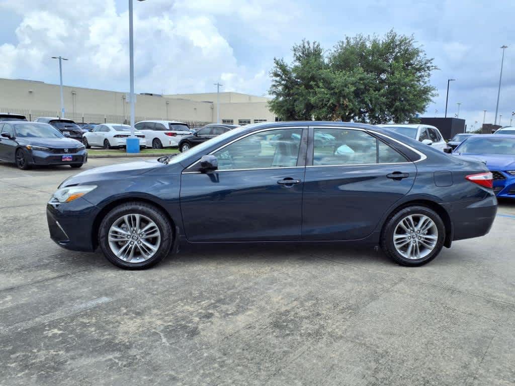 2017 Toyota Camry SE 3
