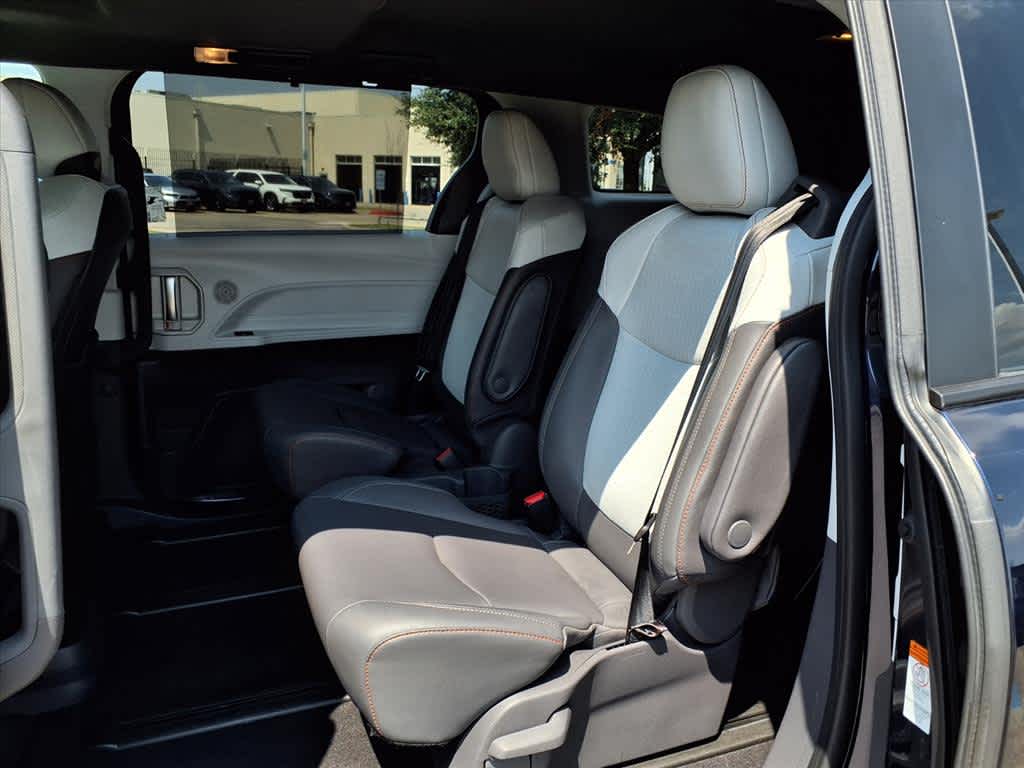 Thumbnail: 2021 Toyota Sienna - 13