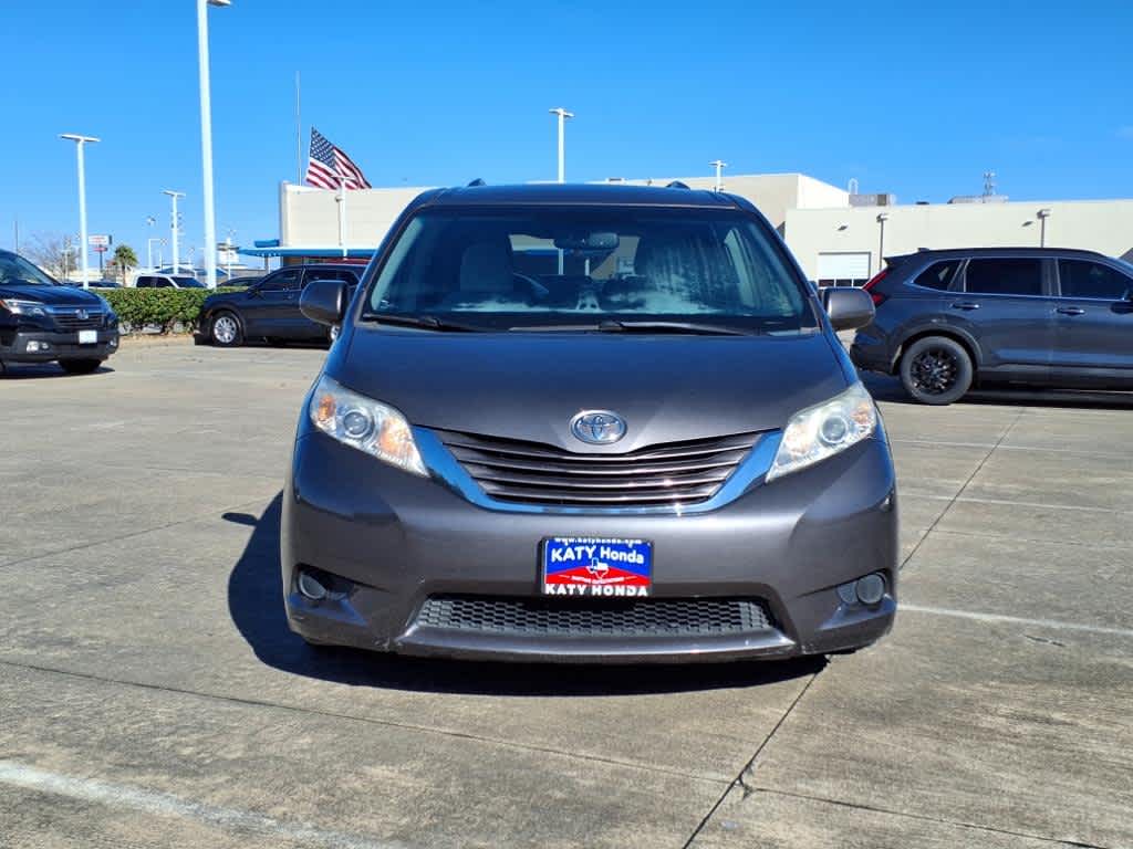 2015 Toyota Sienna LE 6