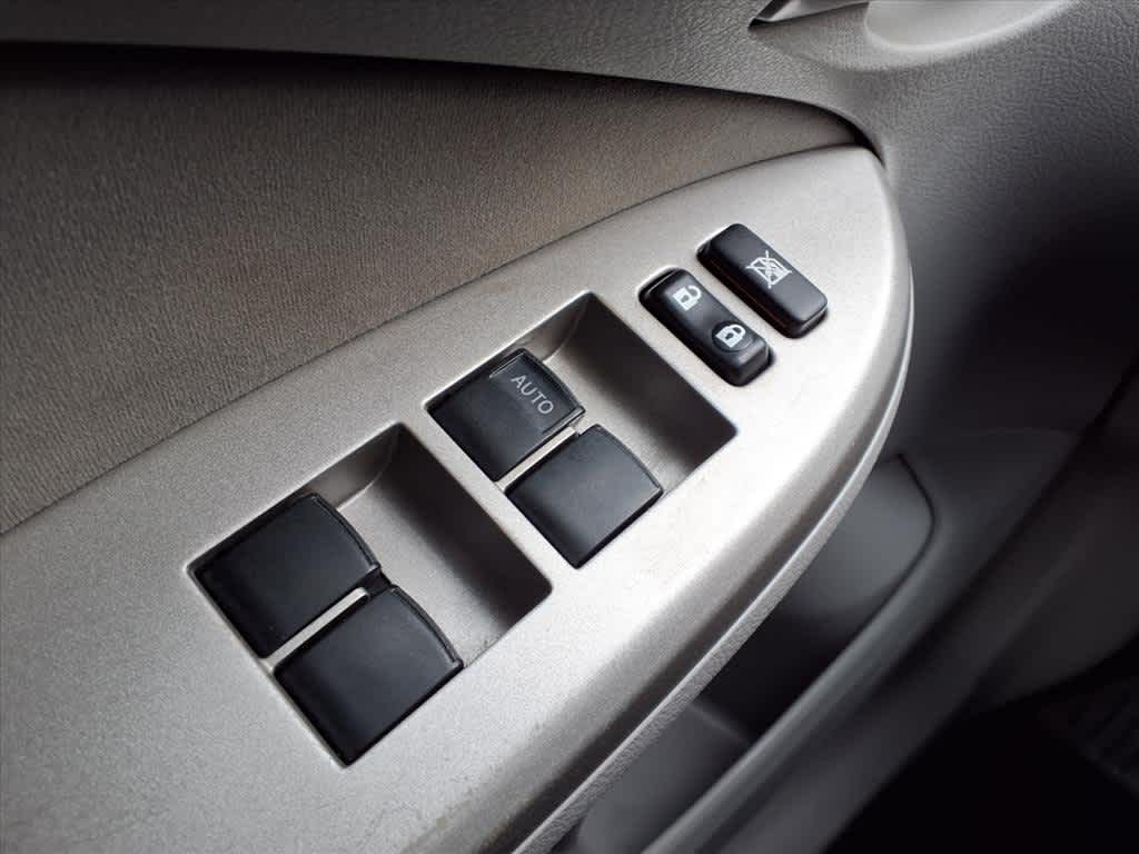 Thumbnail: 2010 Toyota Corolla - 23