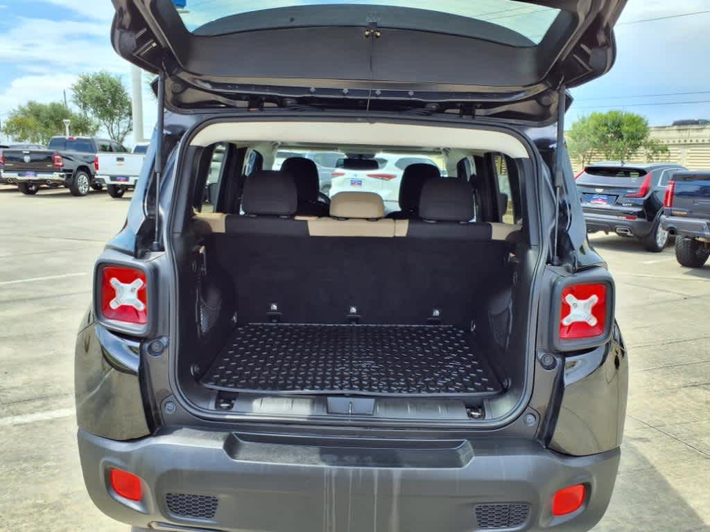 Thumbnail: 2017 Jeep Renegade - 19