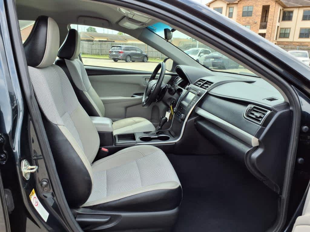 2017 Toyota Camry SE 14