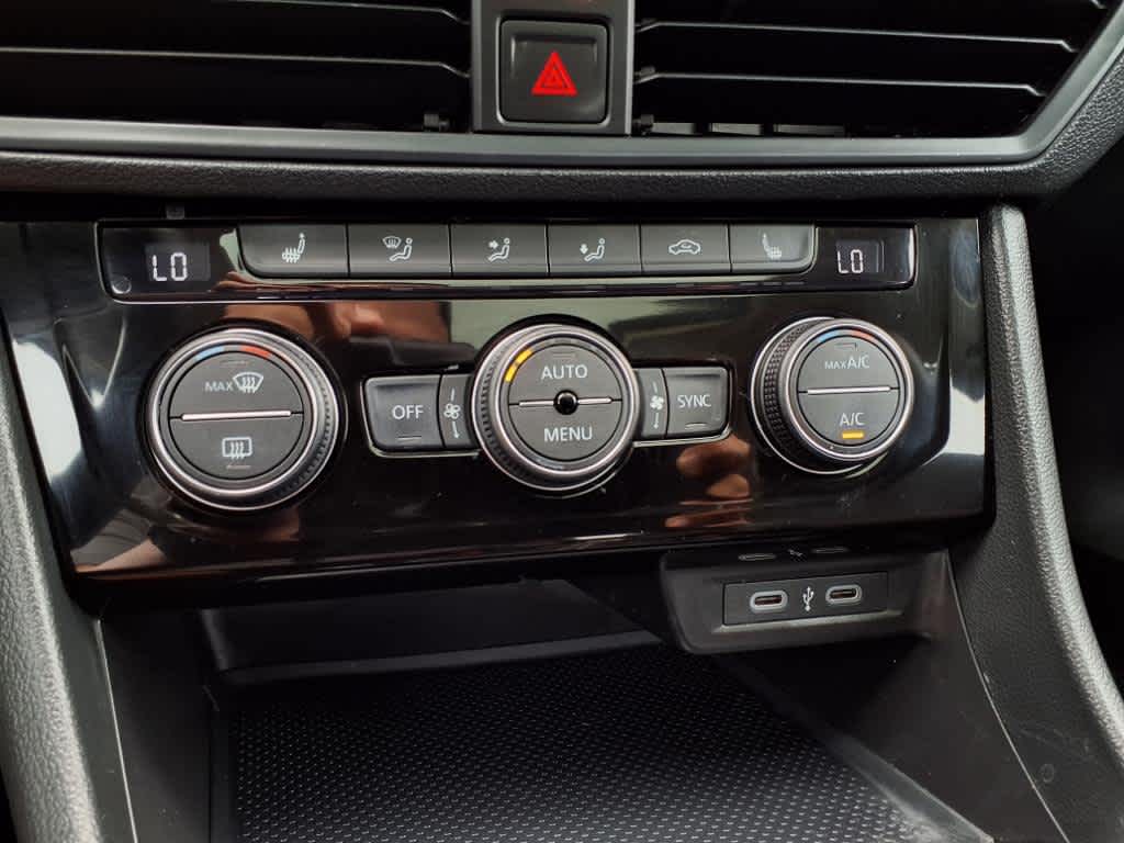 2023 Volkswagen Jetta SE 24