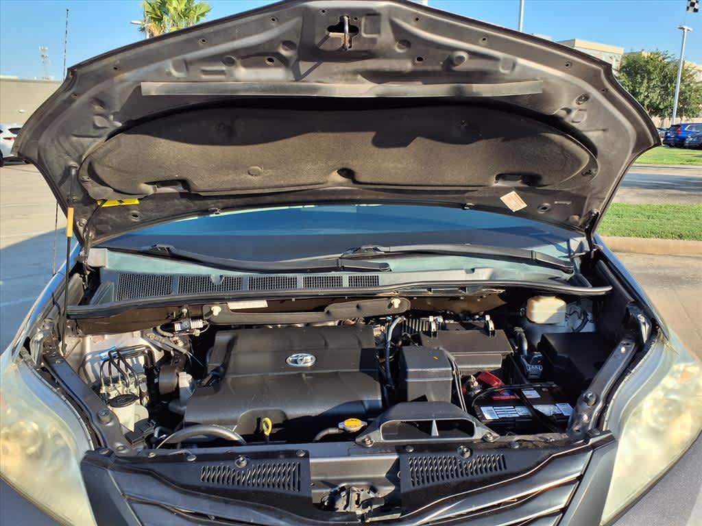 Thumbnail: 2013 Toyota Sienna - 9