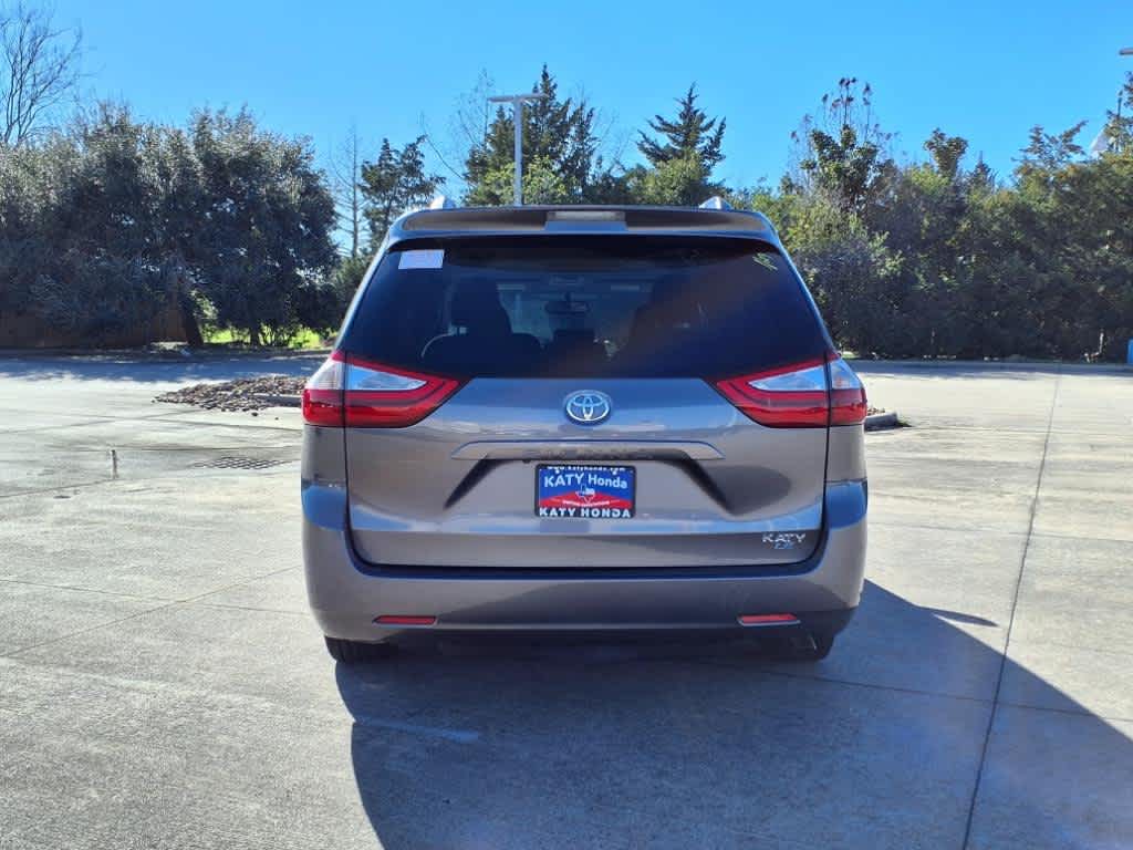 2015 Toyota Sienna LE 5