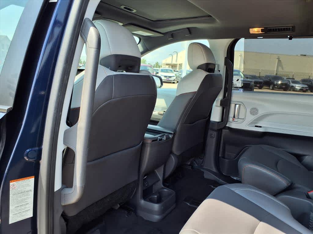 Thumbnail: 2021 Toyota Sienna - 12