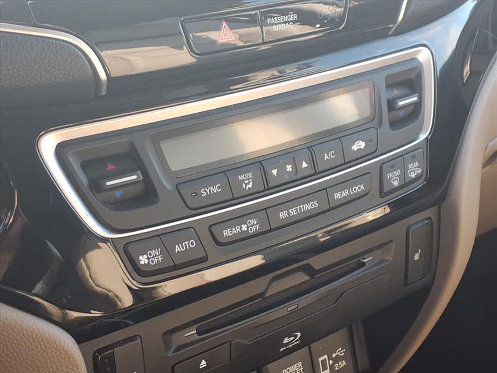 Thumbnail: 2019 Honda Pilot - 21