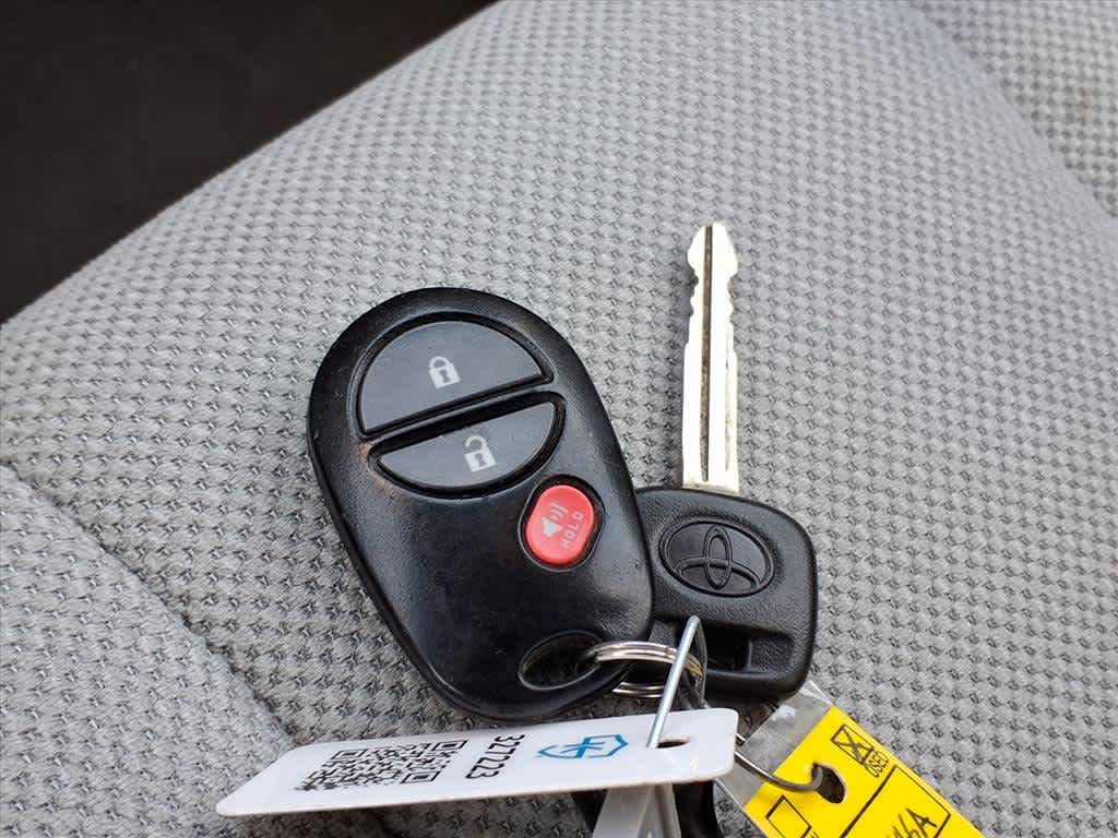 Thumbnail: 2013 Toyota Sienna - 20