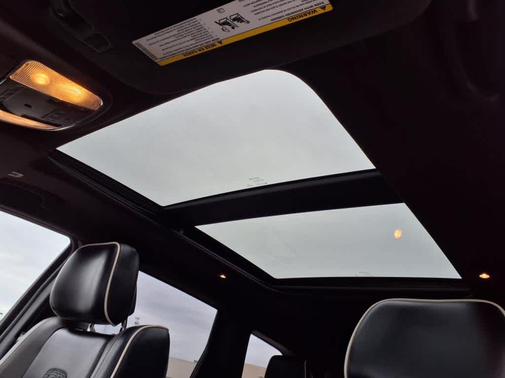 2017 Jeep Grand Cherokee Overland 22