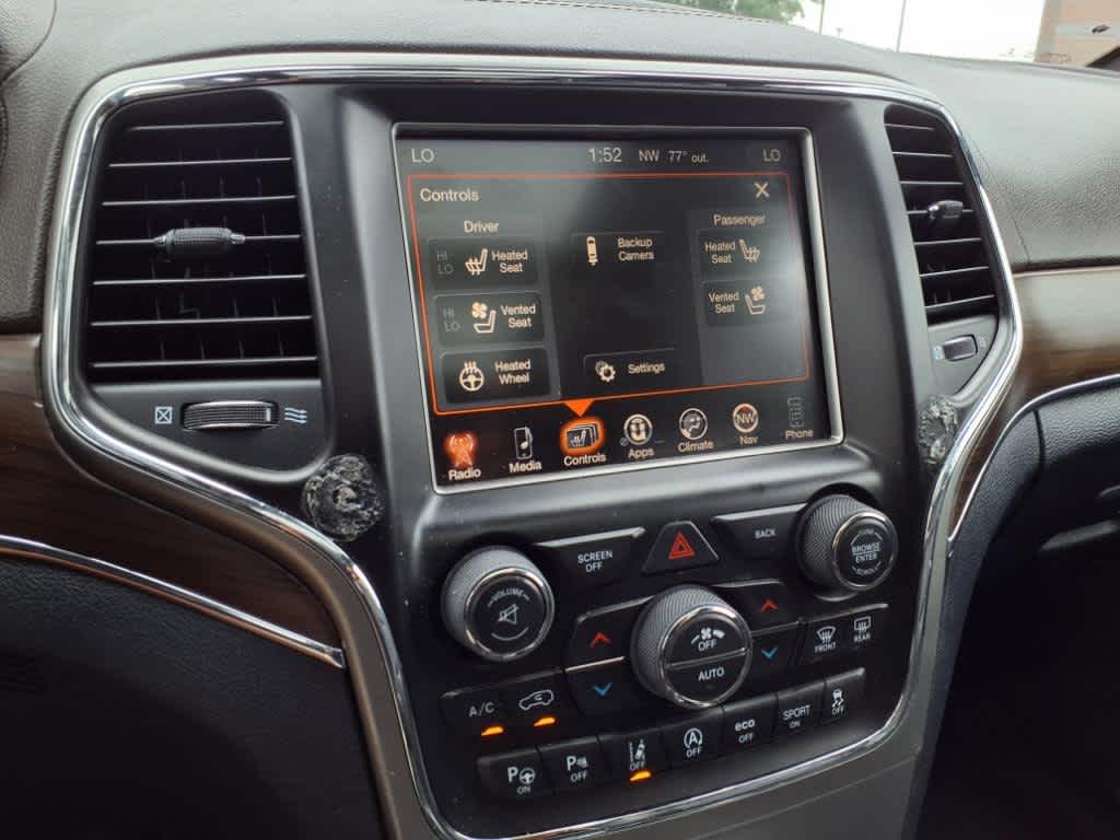 2017 Jeep Grand Cherokee Overland 24