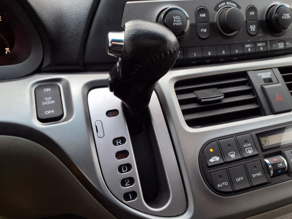 Thumbnail: 2010 Honda Odyssey - 17