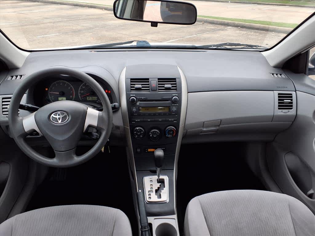 Thumbnail: 2010 Toyota Corolla - 10