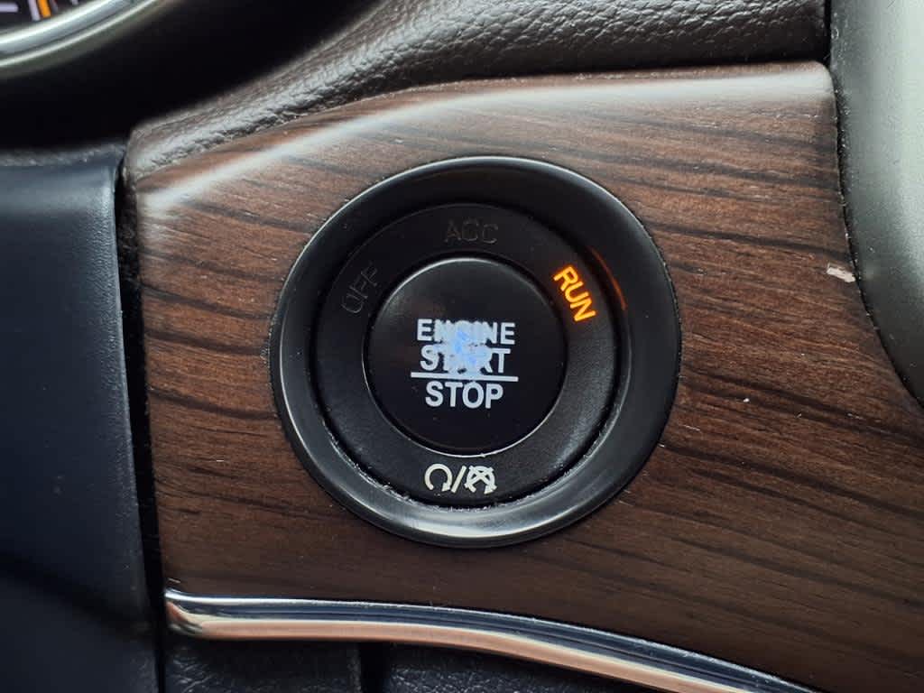 2017 Jeep Grand Cherokee Overland 25