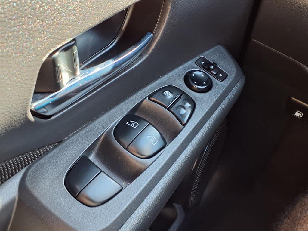 Thumbnail: 2021 Nissan Kicks - 28