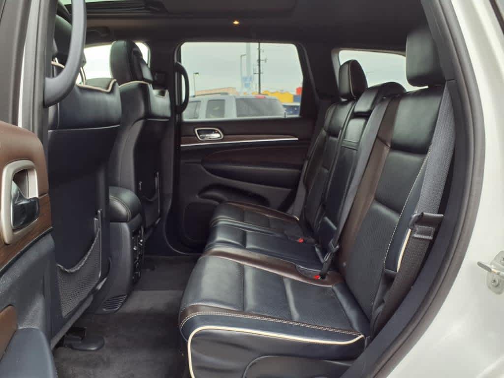 2017 Jeep Grand Cherokee Overland 13