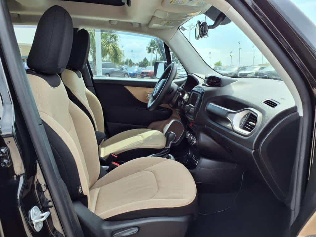 Thumbnail: 2017 Jeep Renegade - 14