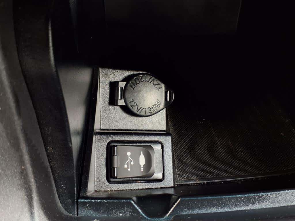 2017 Toyota Camry SE 23