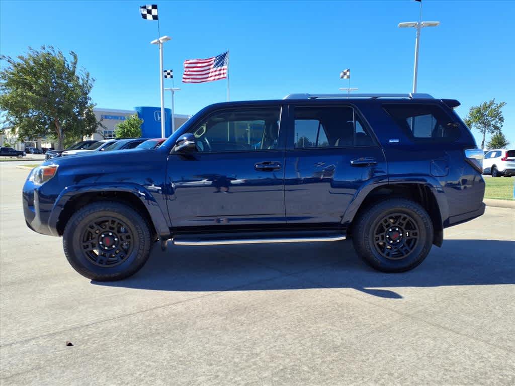 Thumbnail: 2018 Toyota 4Runner - 3