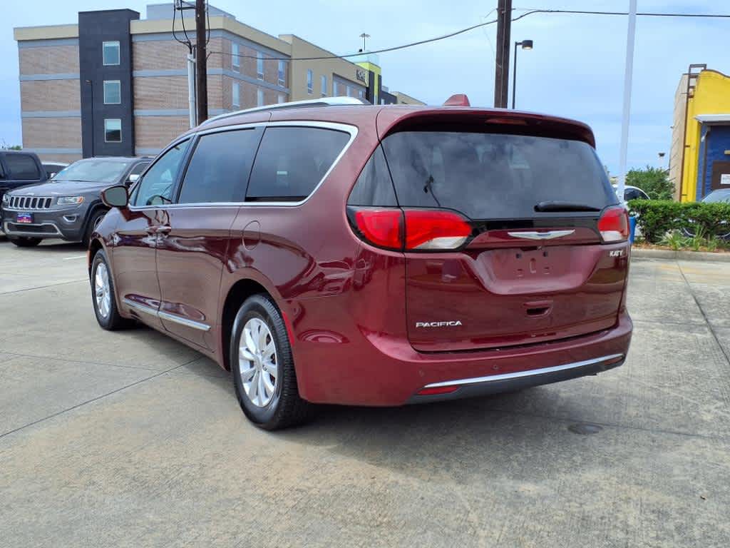 2019 Chrysler Pacifica Touring L photo 4