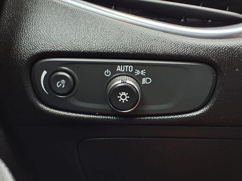 Thumbnail: 2020 Chevrolet Malibu - 24