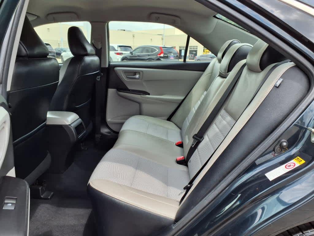 2017 Toyota Camry SE 13