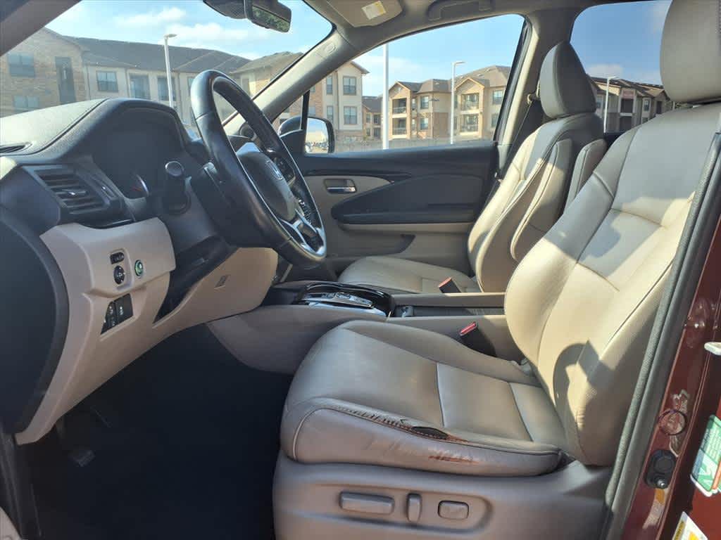 Thumbnail: 2019 Honda Pilot - 12