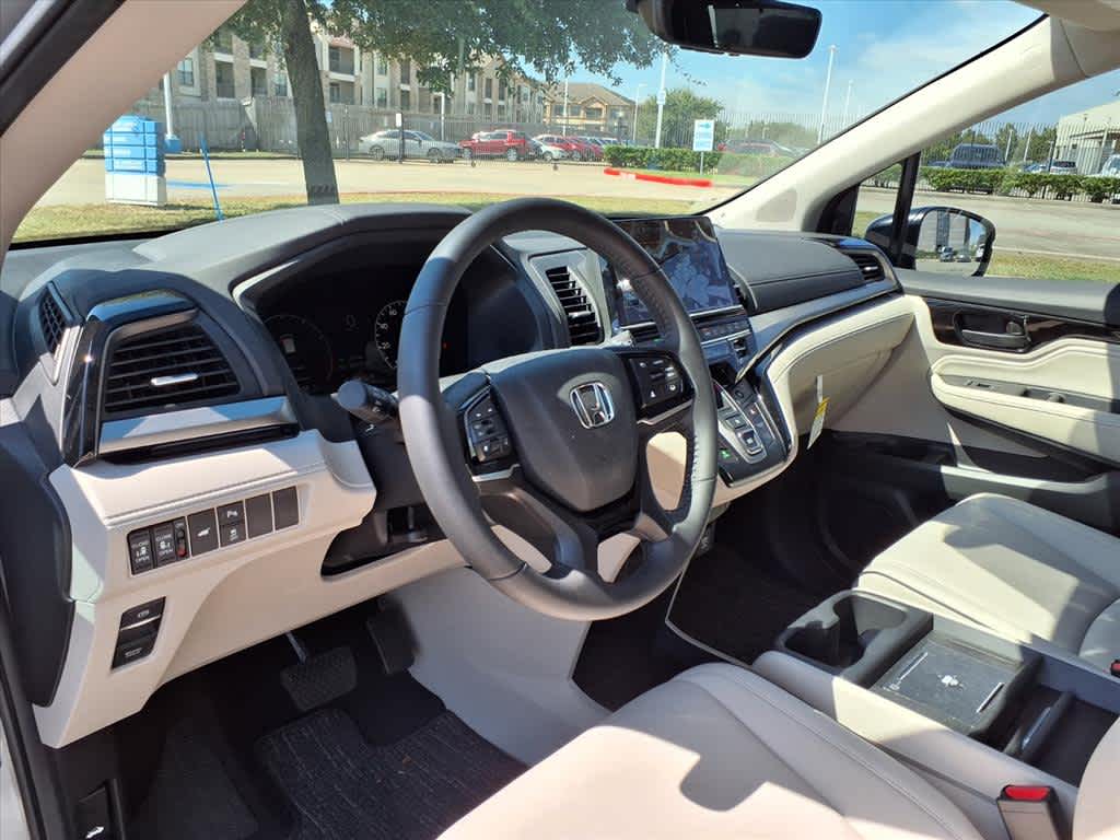 2025 Honda Odyssey Touring photo 2