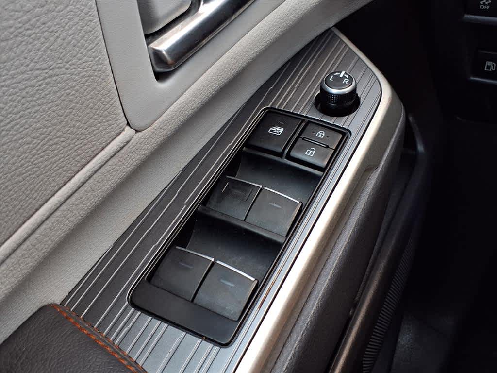 Thumbnail: 2021 Toyota Sienna - 24