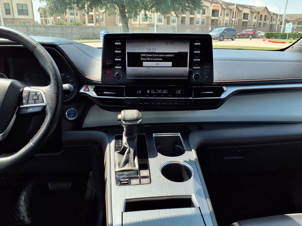 Thumbnail: 2021 Toyota Sienna - 16