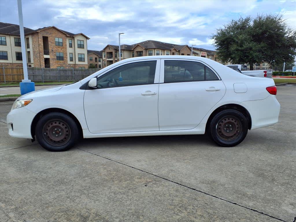 Thumbnail: 2010 Toyota Corolla - 3