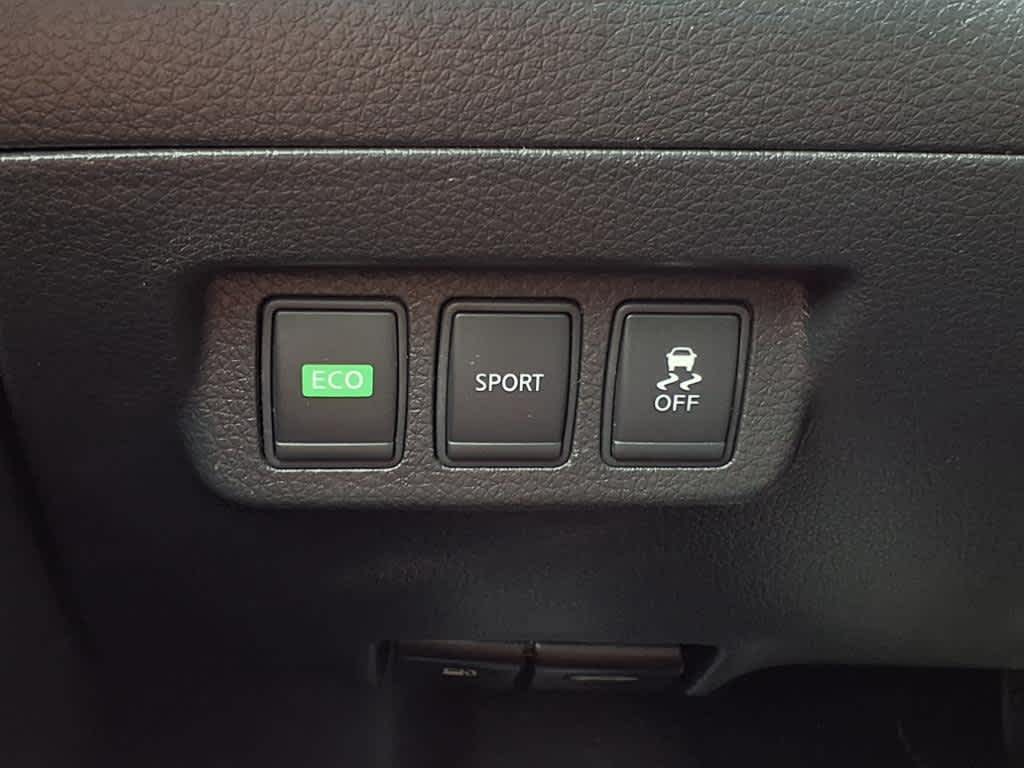 Thumbnail: 2015 Nissan Sentra - 24