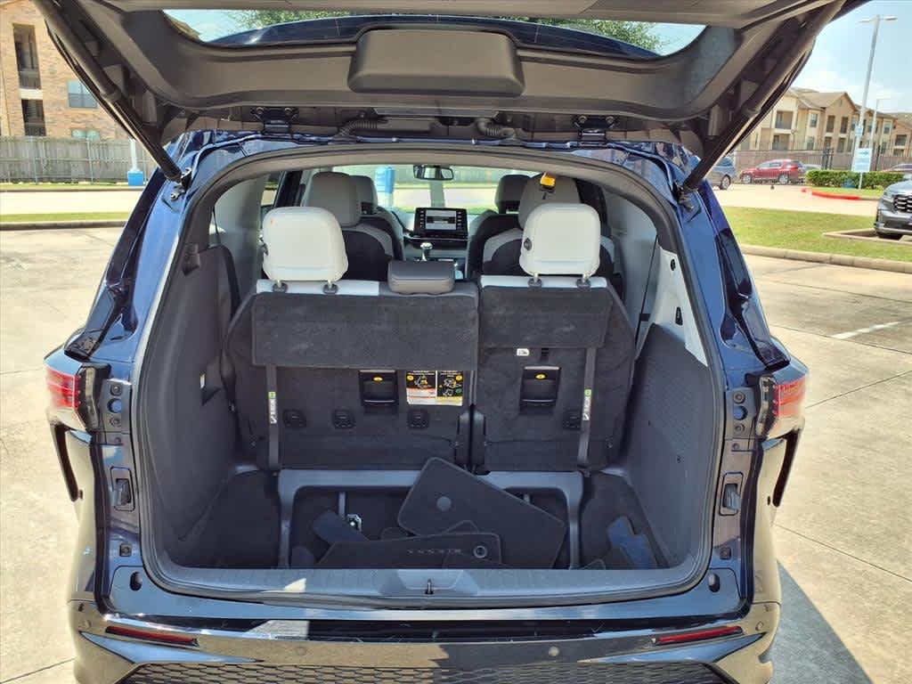 Thumbnail: 2021 Toyota Sienna - 19