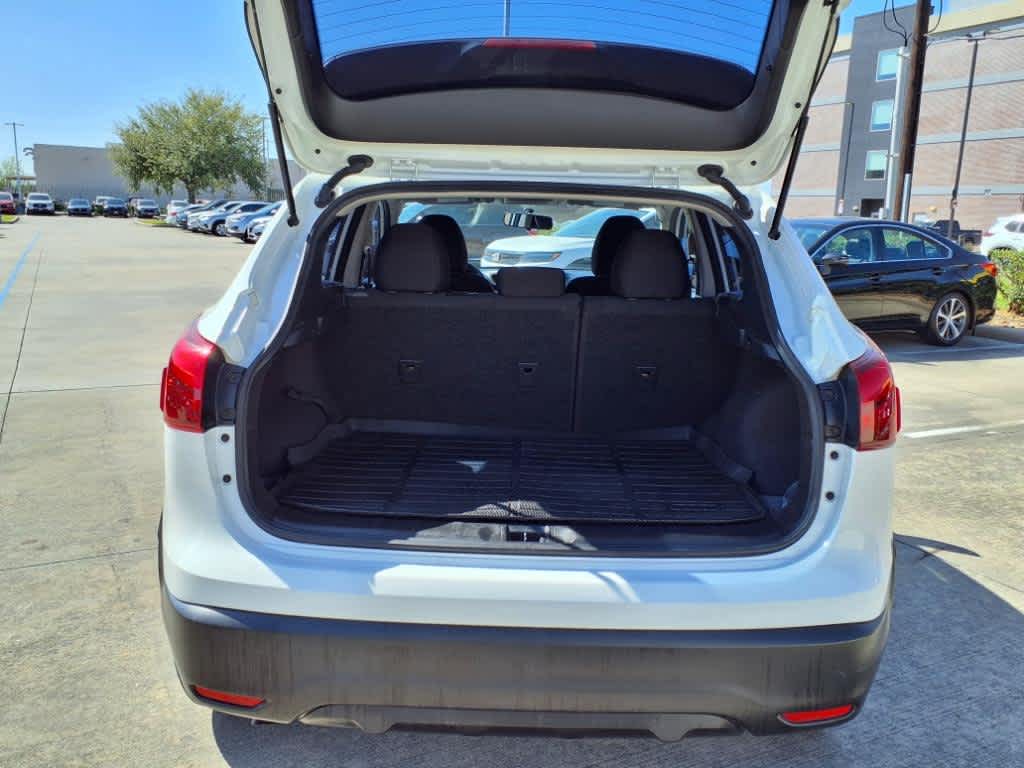 2019 Nissan Rogue Sport S 19