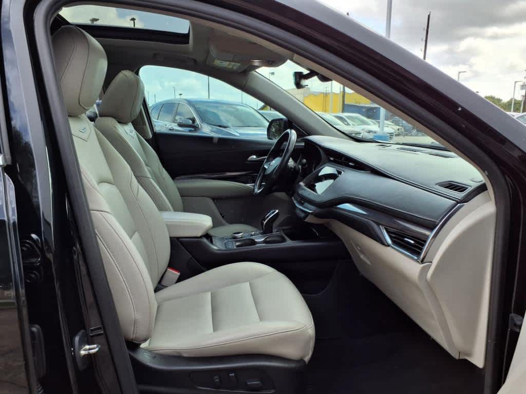 Thumbnail: 2021 Cadillac XT4 - 14