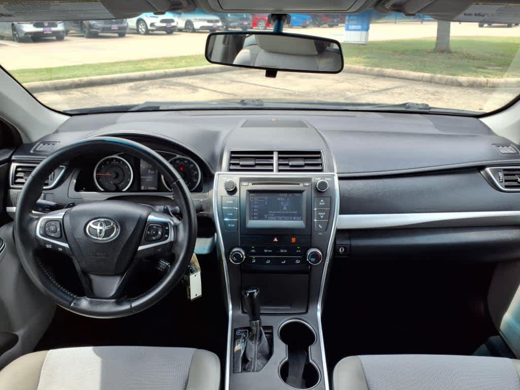 2017 Toyota Camry SE 10