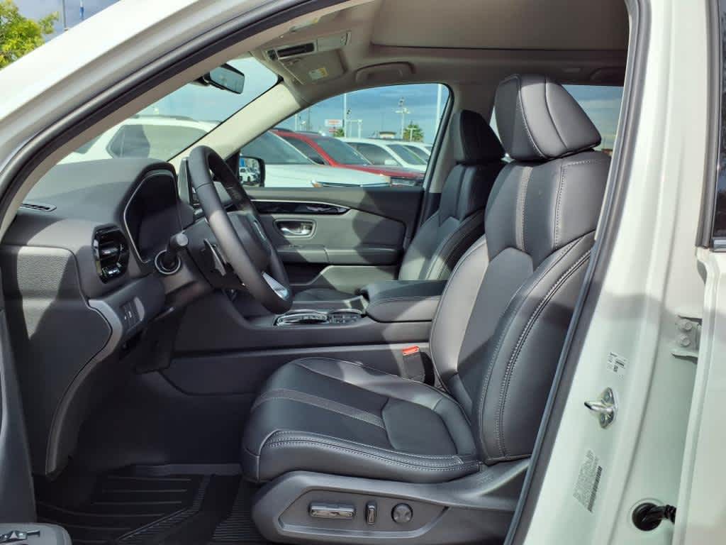 Thumbnail: 2025 Honda Pilot - 9