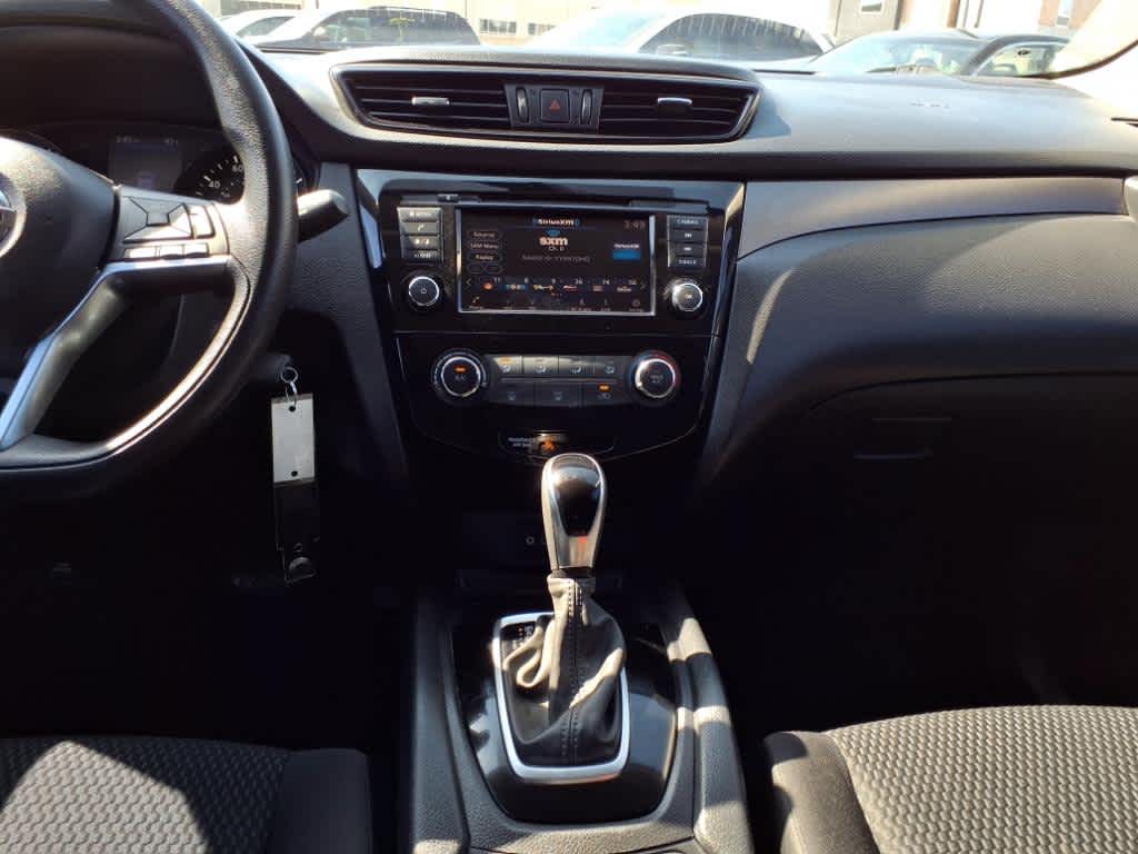 2019 Nissan Rogue Sport S 16