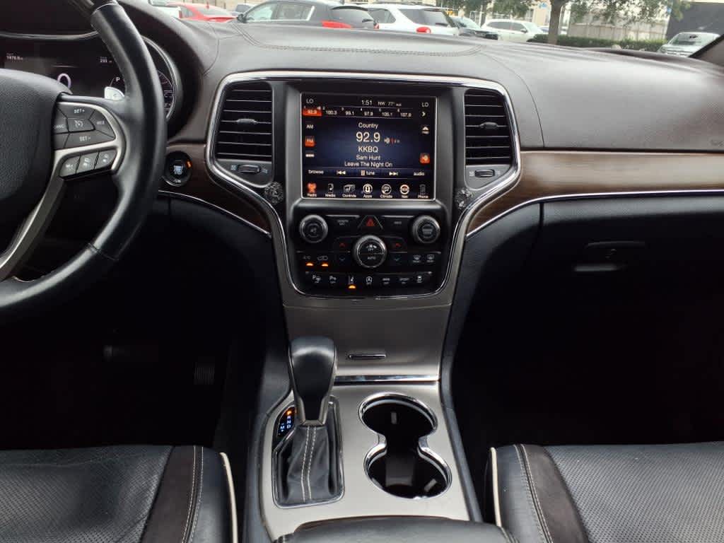 2017 Jeep Grand Cherokee Overland 16