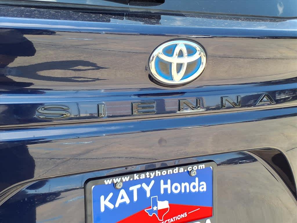 Thumbnail: 2021 Toyota Sienna - 7