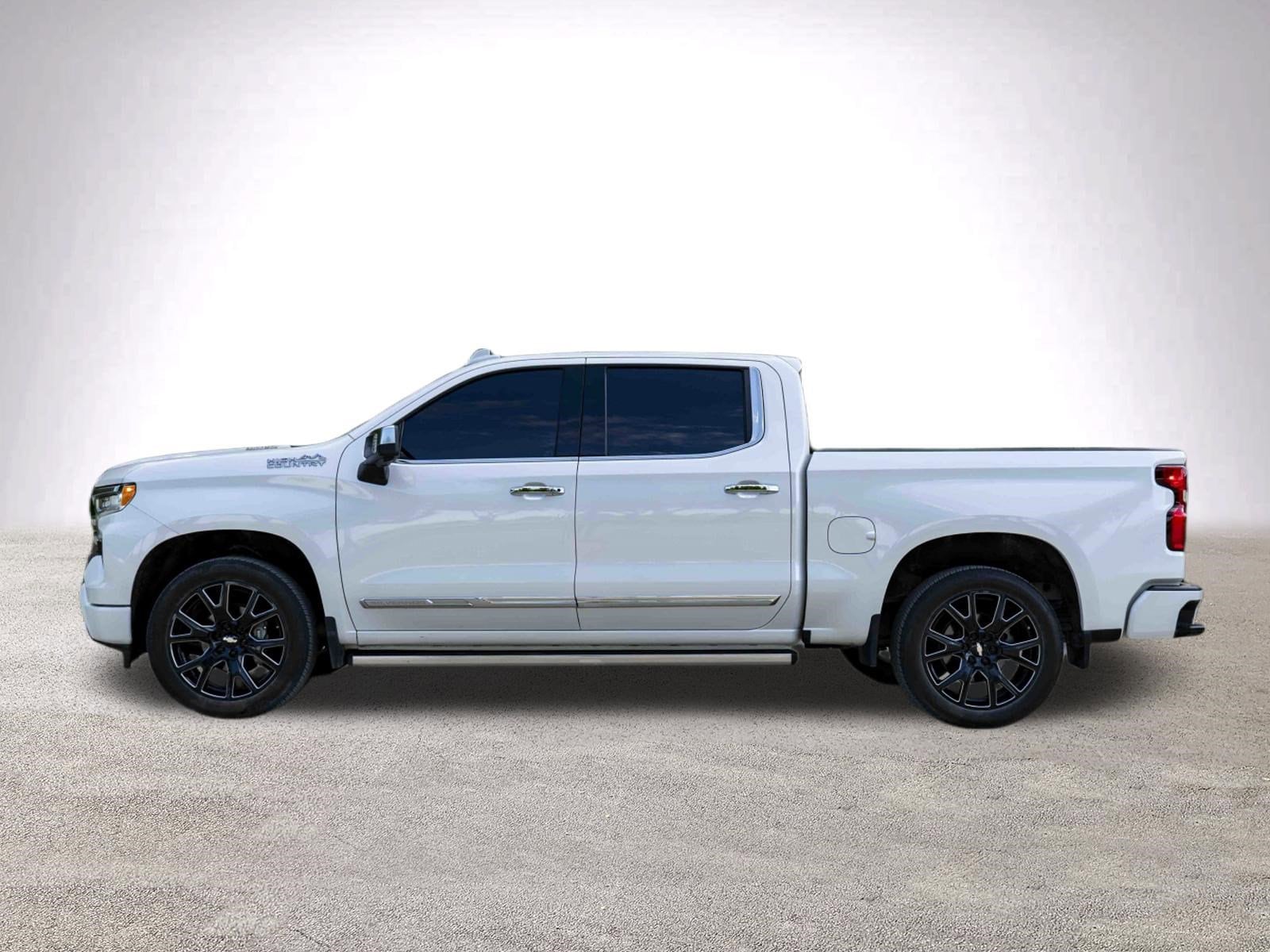 2023 Chevrolet Silverado 1500 High Country photo 4
