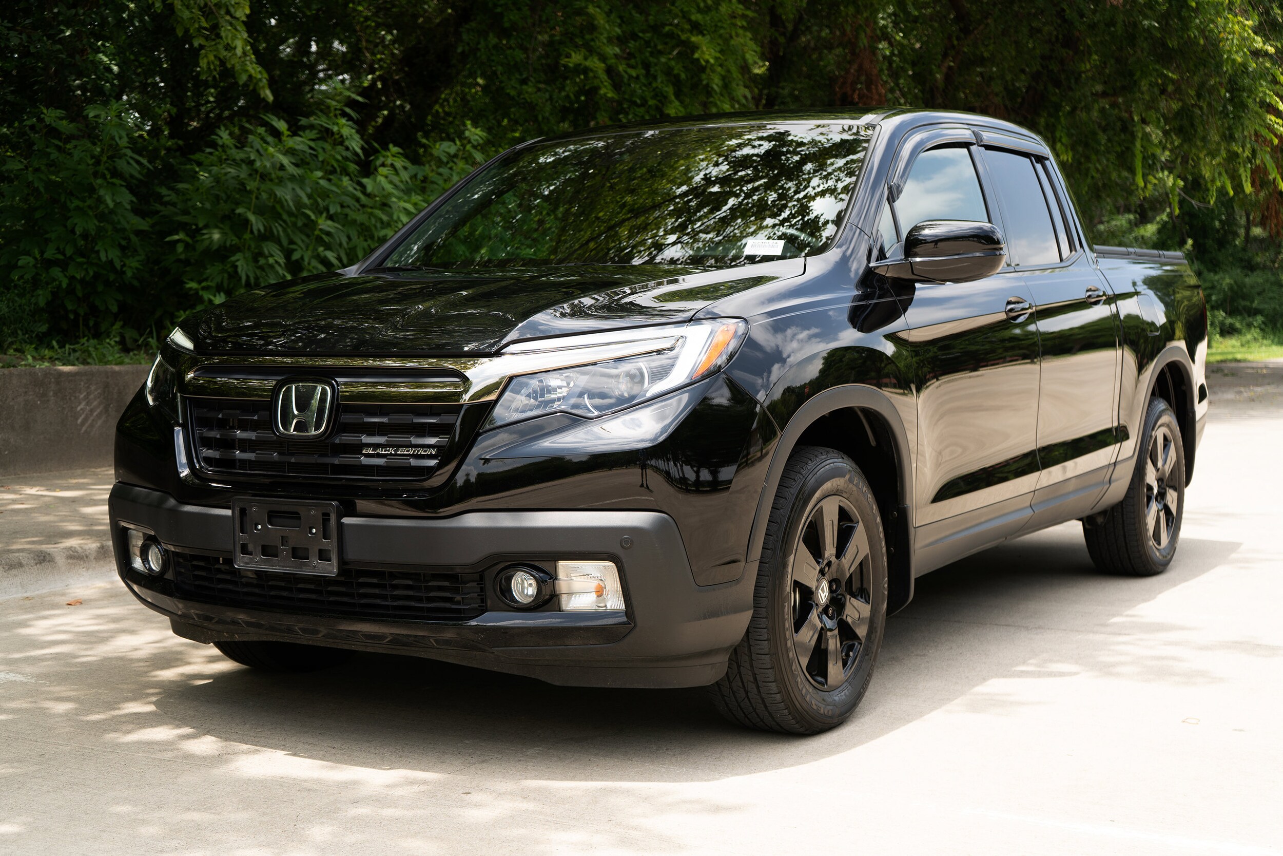 2020 Honda Ridgeline Black Edition photo 2