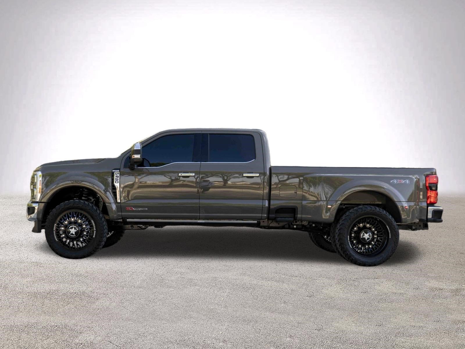 2026 Ford Super Duty F-450 DRW King Ranch photo 4