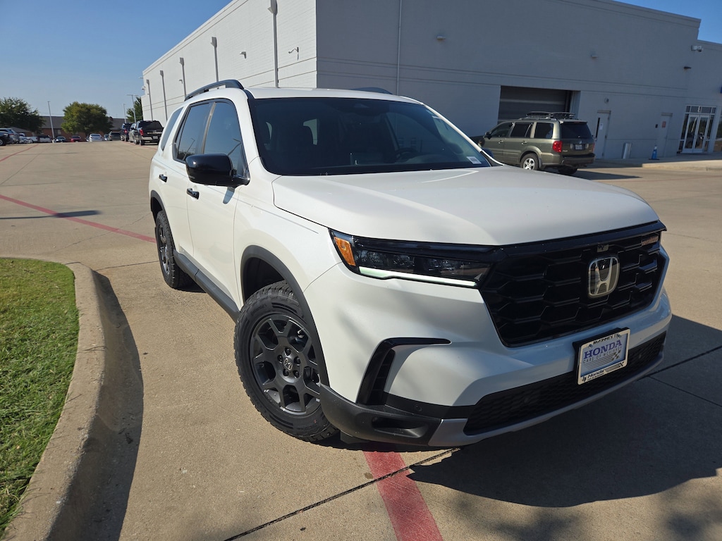 New 2025 Honda Pilot TrailSport SUV