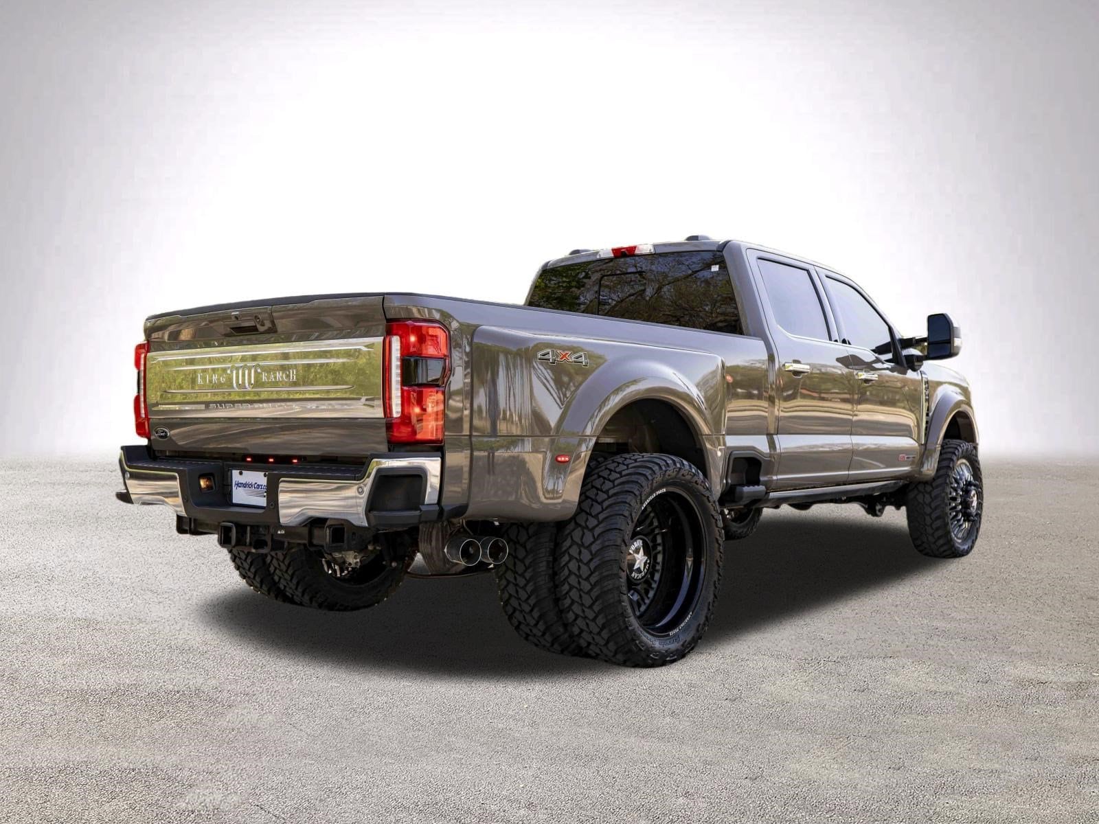 2026 Ford Super Duty F-450 DRW King Ranch photo 3